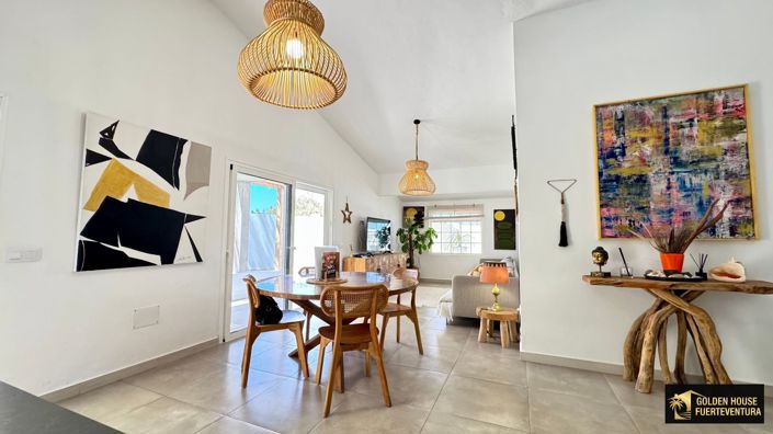 Image No.8-3 Bed Property for sale