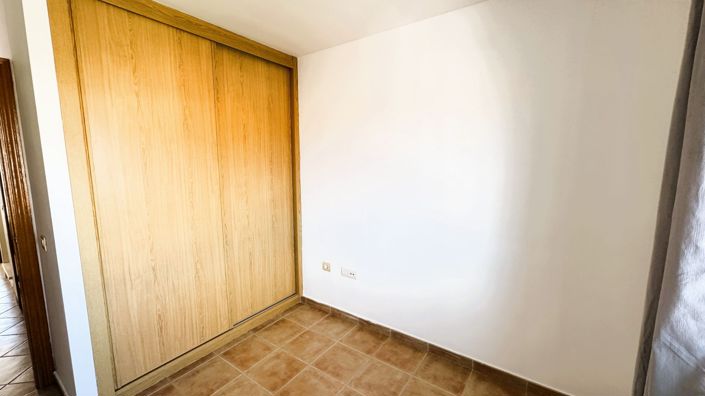 Image No.18-3 Bed Property for sale