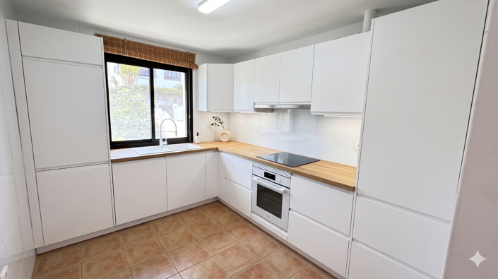 Image No.21-3 Bed Property for sale
