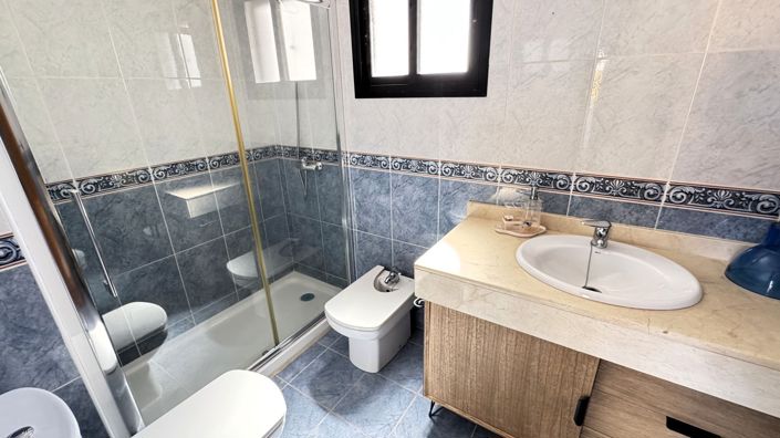 Image No.32-3 Bed Property for sale
