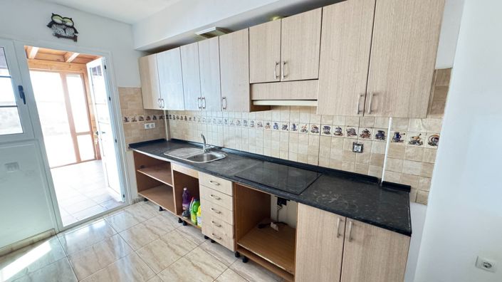Image No.12-3 Bed Property for sale