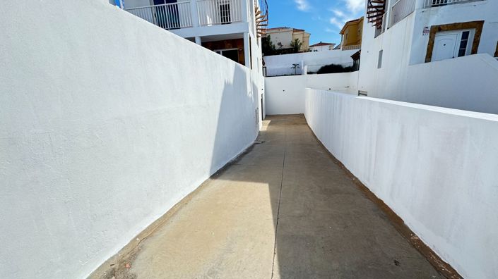 Image No.14-3 Bed Property for sale