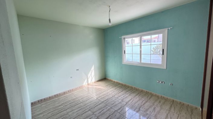 Image No.18-3 Bed Property for sale