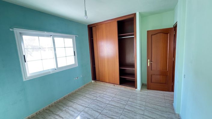 Image No.19-3 Bed Property for sale
