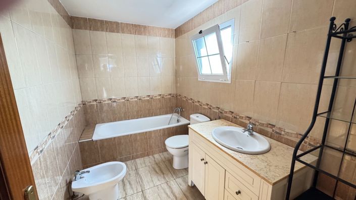 Image No.22-3 Bed Property for sale