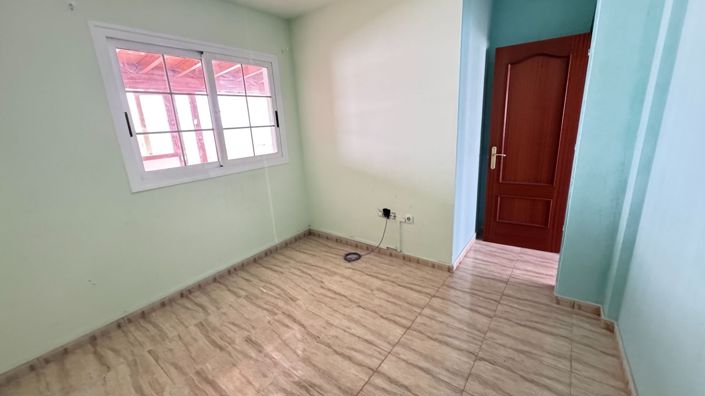 Image No.23-3 Bed Property for sale