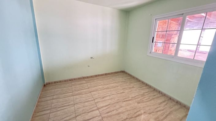 Image No.24-3 Bed Property for sale