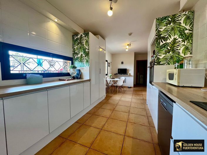 Image No.10-3 Bed Property for sale