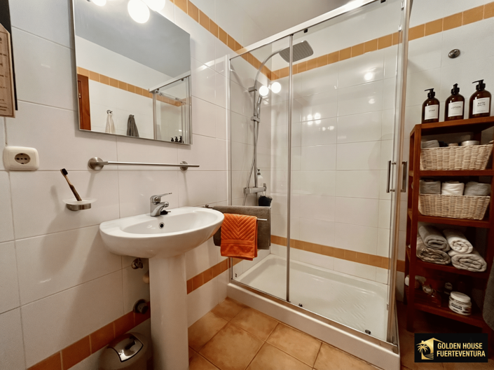 Image No.20-3 Bed Property for sale