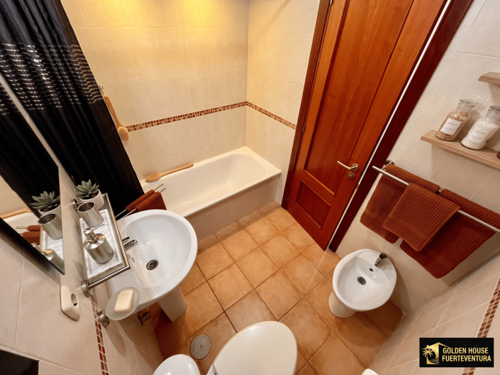 Image No.23-3 Bed Property for sale