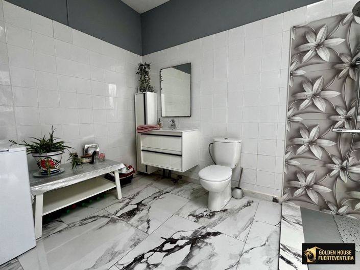 Image No.36-3 Bed Property for sale