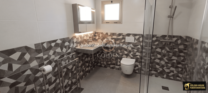 Image No.18-5 Bed Property for sale