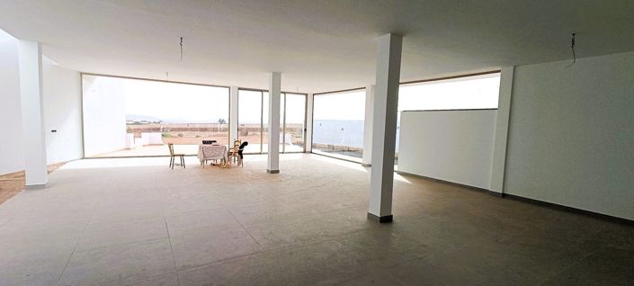 Image No.3-5 Bed Property for sale