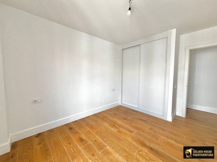 Image No.10-2 Bed Property for sale