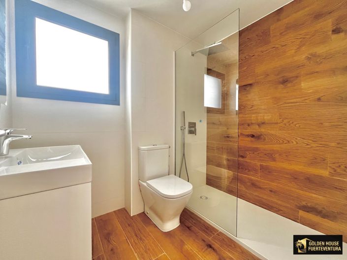 Image No.11-2 Bed Property for sale