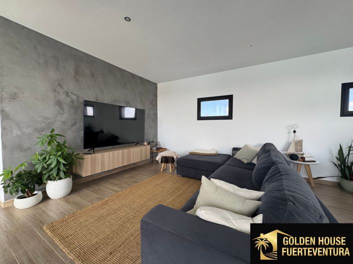 Image No.10-3 Bed Property for sale