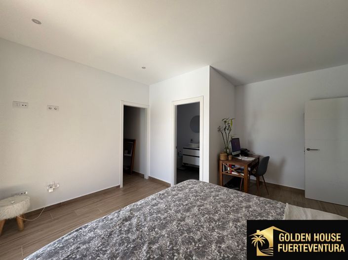 Image No.17-3 Bed Property for sale