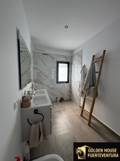 Image No.22-3 Bed Property for sale