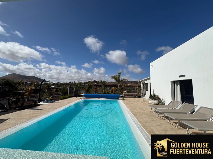 Image No.37-3 Bed Property for sale