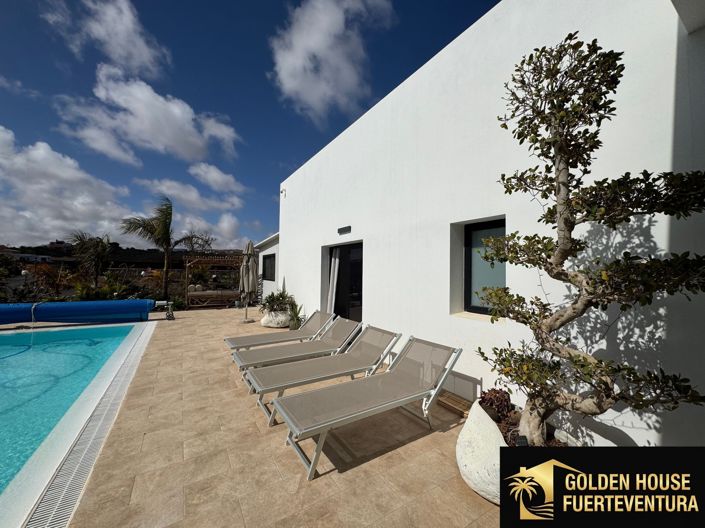 Image No.38-3 Bed Property for sale