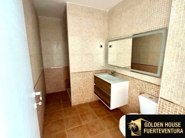 Image No.10-3 Bed Property for sale