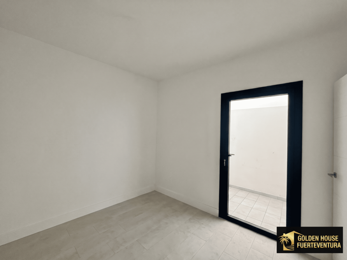 Image No.10-1 Bed Property for sale