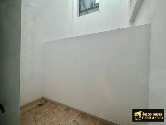Image No.11-1 Bed Property for sale