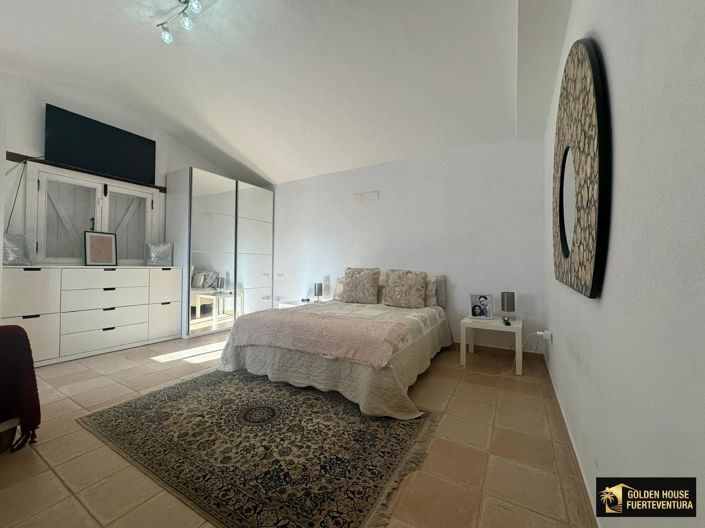 Image No.28-3 Bed Property for sale