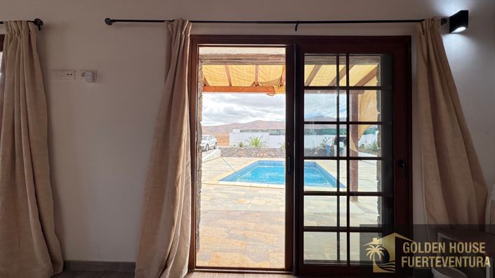 Image No.10-2 Bed Property for sale