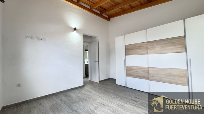 Image No.21-2 Bed Property for sale