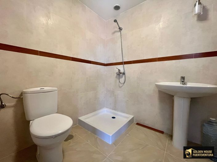 Image No.20-3 Bed Property for sale