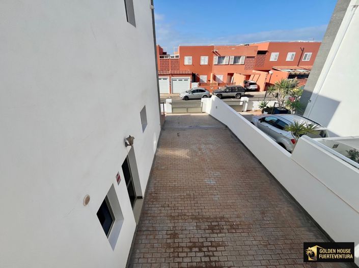 Image No.40-3 Bed Property for sale
