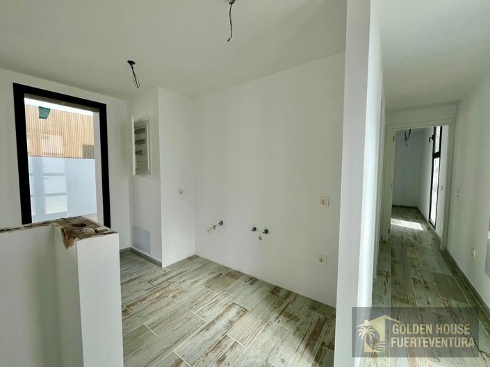 Image No.12-3 Bed Property for sale