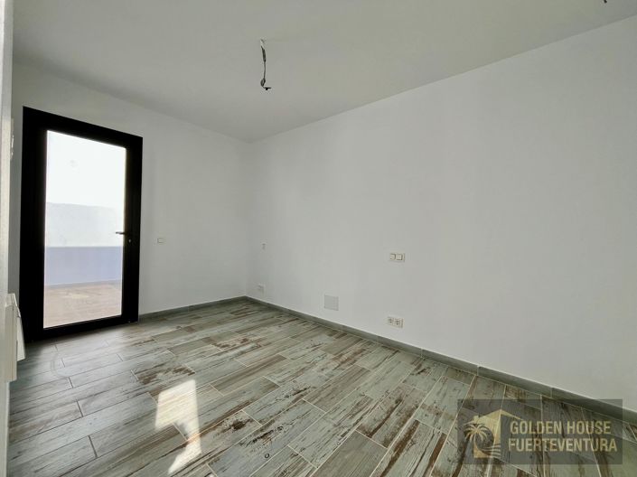 Image No.18-3 Bed Property for sale