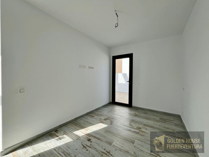 Image No.19-3 Bed Property for sale