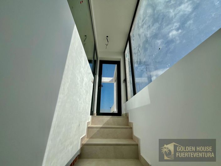 Image No.21-3 Bed Property for sale