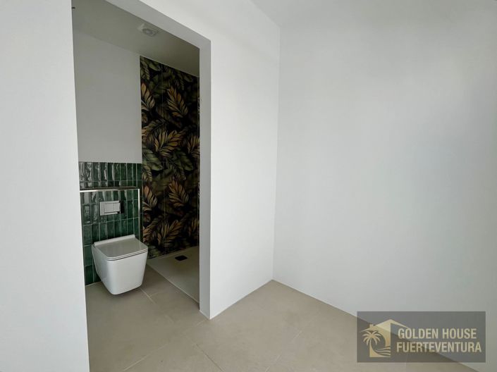 Image No.28-3 Bed Property for sale