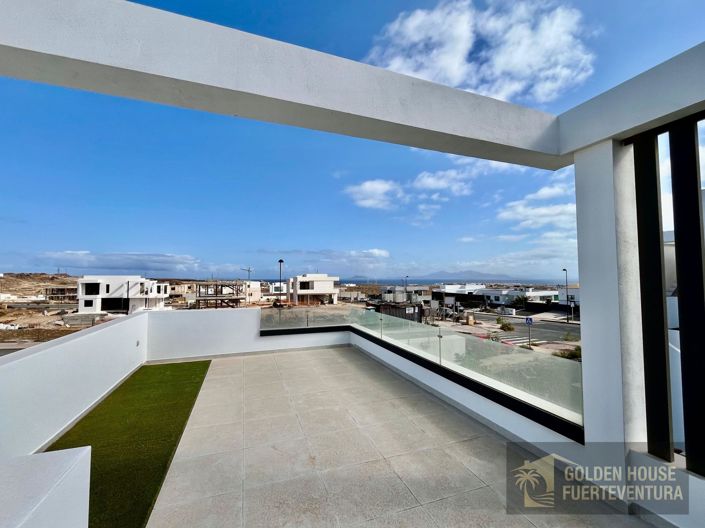 Image No.30-3 Bed Property for sale