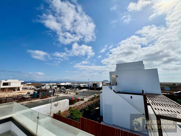 Image No.32-3 Bed Property for sale