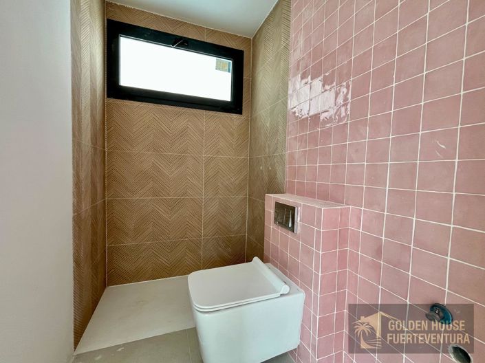 Image No.35-3 Bed Property for sale