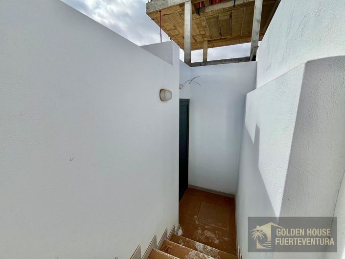 Image No.38-3 Bed Property for sale