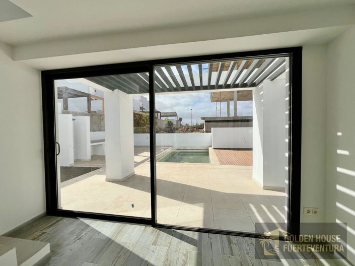 Image No.9-3 Bed Property for sale