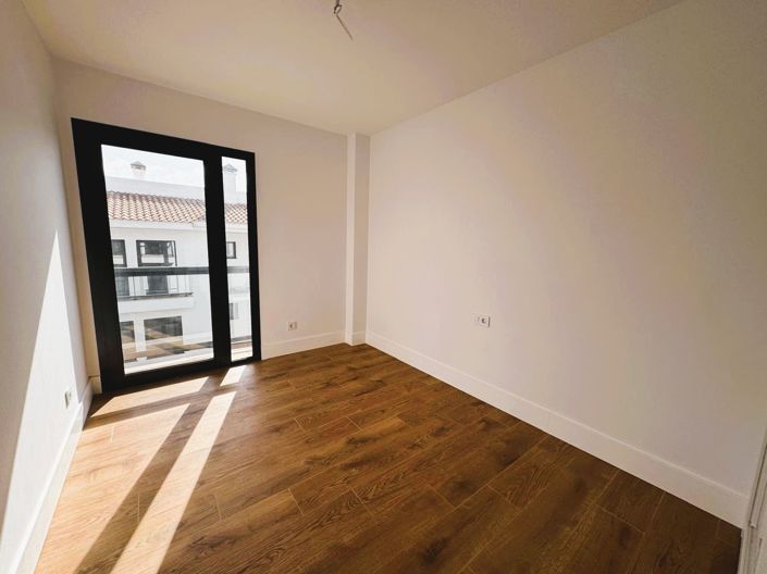 Image No.13-2 Bed Property for sale