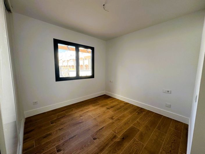Image No.15-2 Bed Property for sale