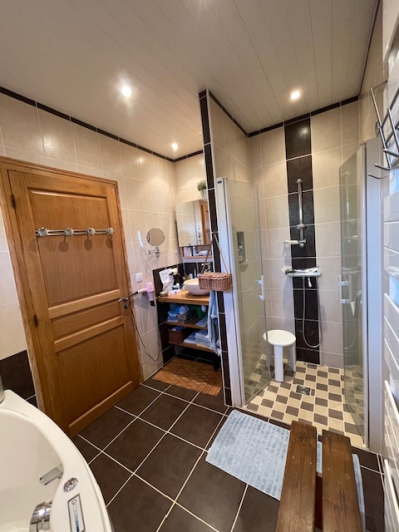 Image No.12-5 Bed House for sale