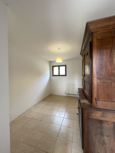 Image No.10-3 Bed House for sale