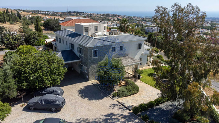 Image No.2-6 Bed Villa for sale