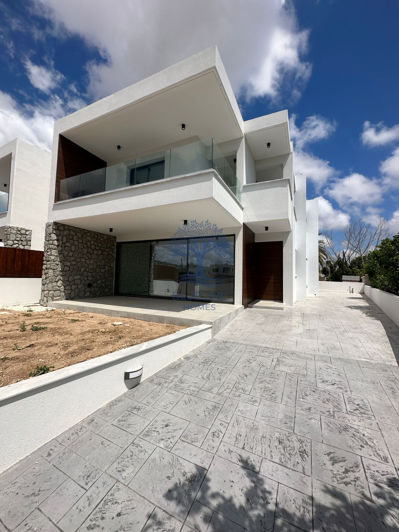 Image No.1-4 Bed Villa for sale