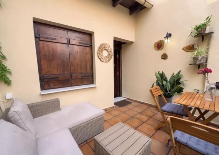 Image No.8-1 Bed House for sale