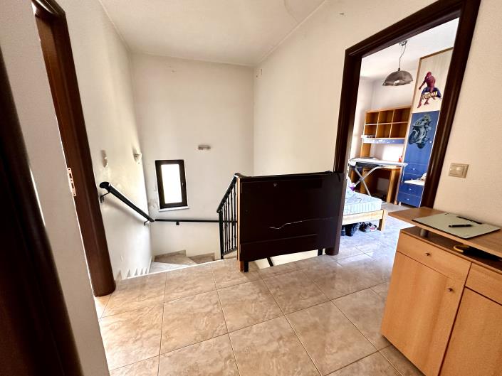 Image No.8-3 Bed House for sale